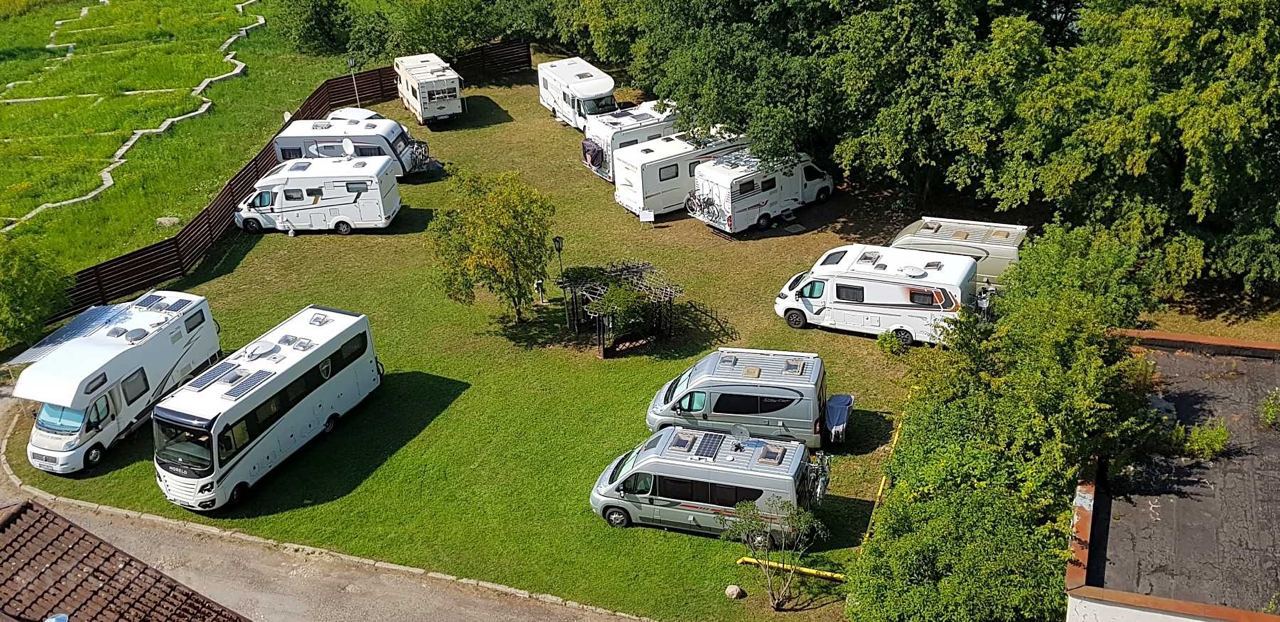 Peregroam: Verwaltung von Luxus-Campingplätzen und Vermietung von Wohnmobilen